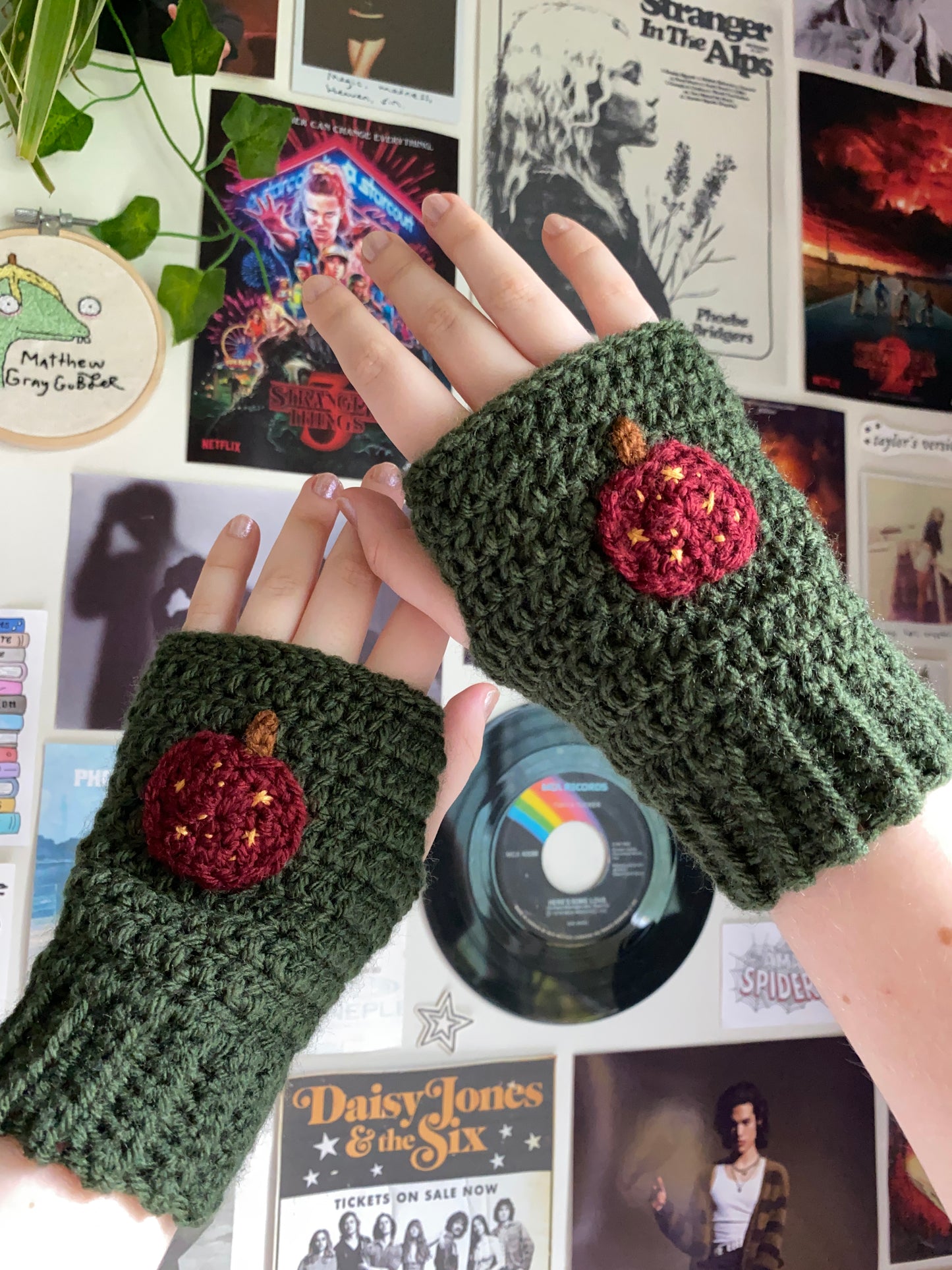Fantastic Mr.Fox Apple Crochet Fingerless Gloves